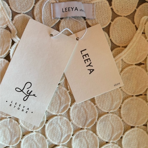 Cream Textured Circular Pattern Top - Picture 2 of 9